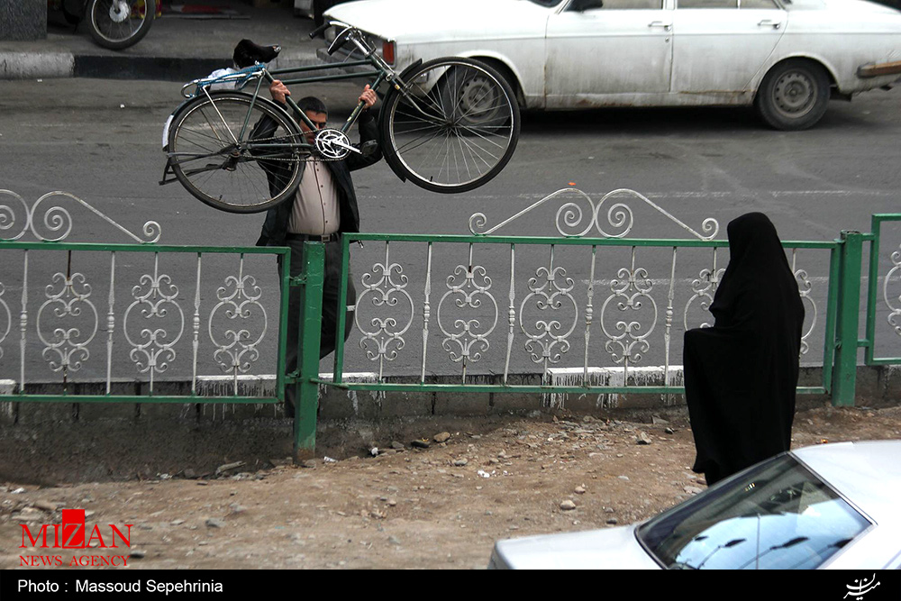 عابران و پرش از مانع های سخت پایتخت+عکس عابران و پرش از مانع های سخت پایتخت+عکس