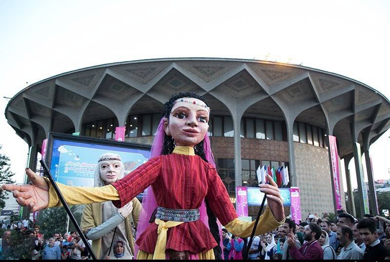 جشنواره زدگی جشنواره زدگی مشکل قدیمی تئاتر ایران/تاثیر جشنوارههای تئاتر بر هنر نمایش چیست؟//////////////////سه شنبه