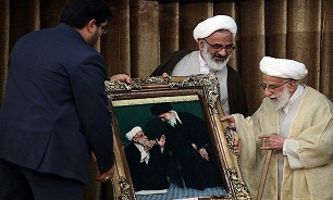 تقدیر از ۴۰ سال مجاهدت آیت‌الله جنتی