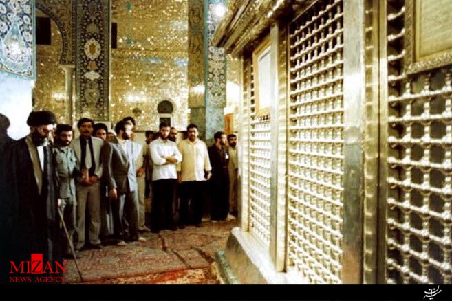 تصویری از تشرف رهبر معظم انقلاب به حرم حضرت زینب (س) تصویری از تشرف رهبر معظم انقلاب به حرم حضرت زینب (س)