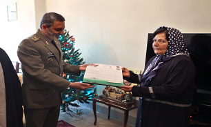 سرلشکر موسوی با خانواده شهید و آزاده جانباز ارمنی دیدار کرد