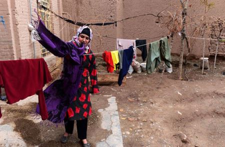 زندگی باورنکردنی زن بدون دست +عکس