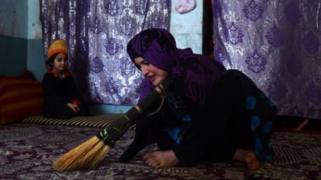 زندگی باورنکردنی زن بدون دست +عکس