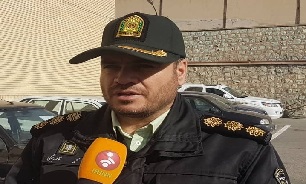 شگرد عجیب مردم میانسال برای فروش دارو در بازار آزاد