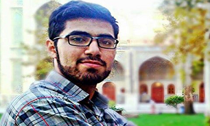 بازی‌گوشی جالب یک مدافع حرم در مسجد