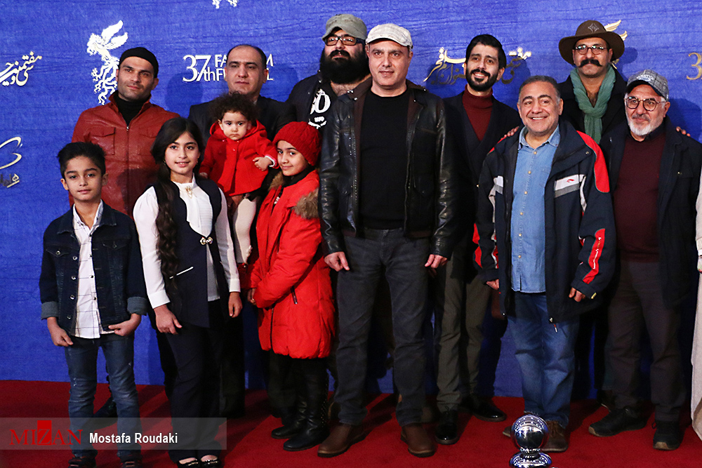 عوامل فیلم «خون خدا» روی فرش قرمز حاضر شدند عوامل فیلم «خون خدا» روی فرش قرمز حاضر شدند