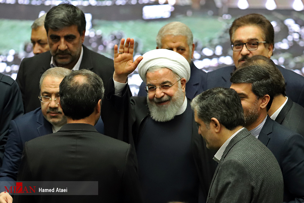 نمکی پاستور از بهارستان گذشت/ تاسف روحانی از «تا پایان نبودن» قاضی‌زاده‌ + حاشیه و تصاویر