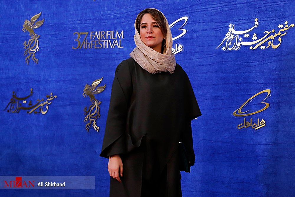 عوامل فیلم«جمشیدیه» روی فرش قرمز حاضر شدند عوامل فیلم«جمشیدیه» روی فرش قرمز حاضر شدند