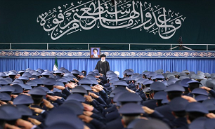 فرماندهان، خلبانان و جمعی از اعضای نیروی هوایی ارتش با فرمانده کل قوا دیدار کردند