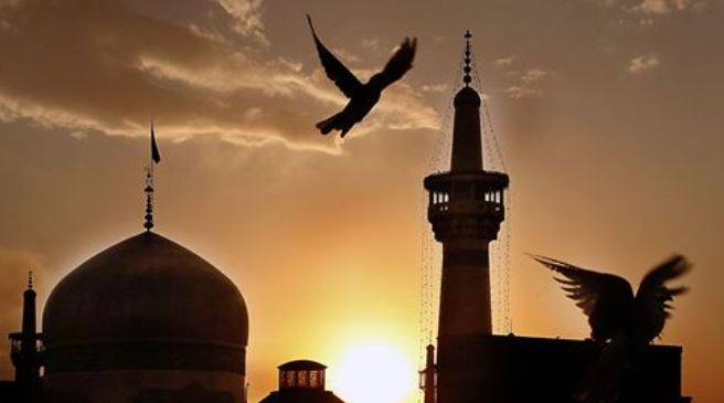 حرم مطهر رضوی در شب شهادت حضرت فاطمه (س) سیاه پوش شد