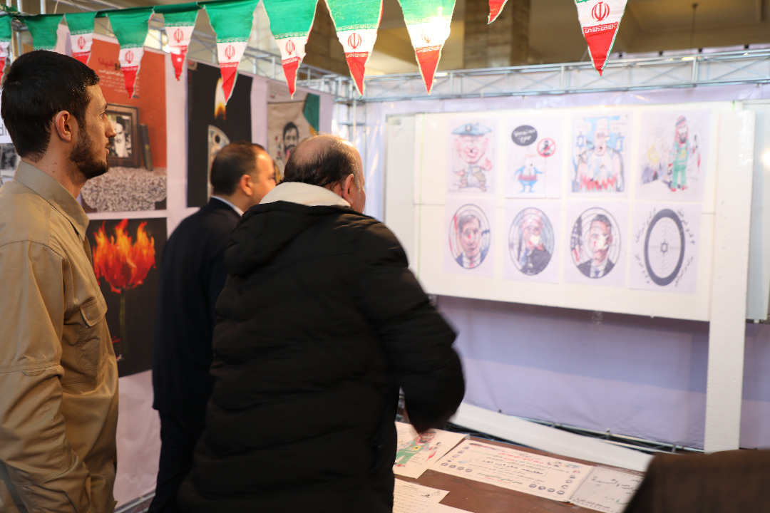 نمایشگاه عکس با عنوان طلیعه‌داران نور در دادستانی کل کشور برگزار شد