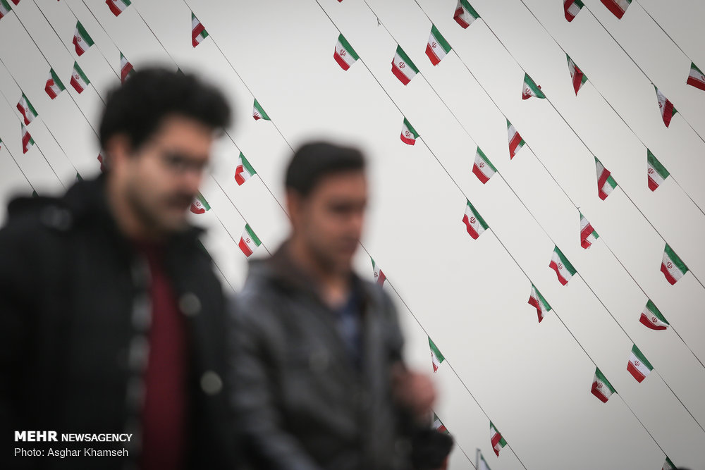 آذین بندی شهر با پرچم مقدس جمهوری اسلامی ایران آذین بندی شهر با پرچم مقدس جمهوری اسلامی ایران