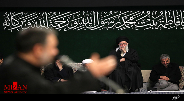 رجز خوانی محمود کریمی در حسینیه امام خمینی (ره) رجز خوانی محمود کریمی در حسینیه امام خمینی (ره)