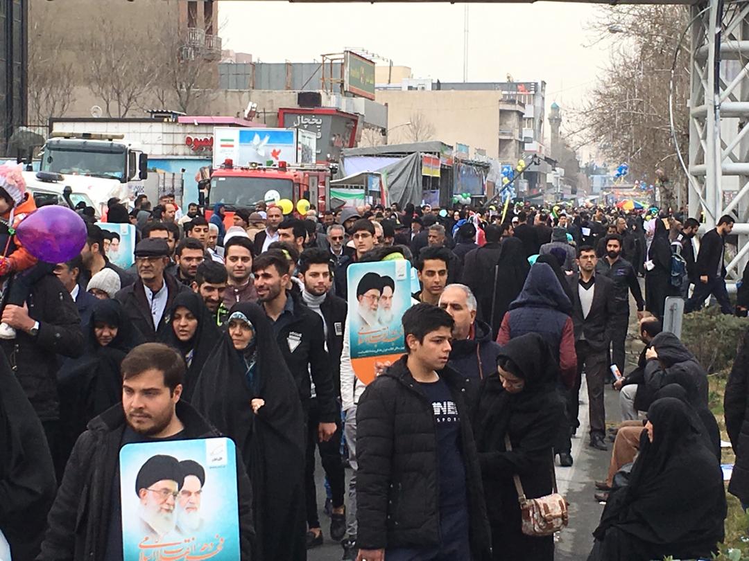 محدودیت های ترافیکی و تردد تا پایان مراسم راهپیمایی ادامه دارد /حضور صد در صدی ماموران پلیس راهور در معابر محدودیت های ترافیکی و تردد تا پایان مراسم راهپیمایی ادامه دارد /حضور صد در صدی ماموران پلیس راهور در معابر