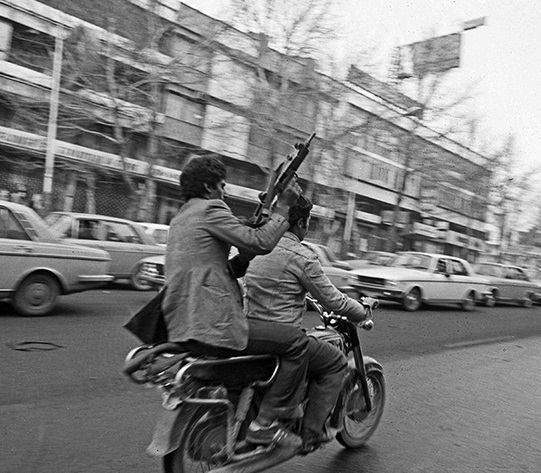تصاویر از روزهای پیروزی انقلاب تصاویر از روزهای پیروزی انقلاب