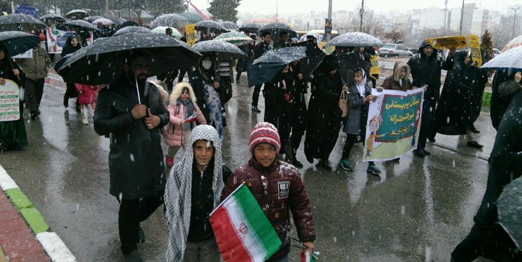 جشن چهل سالگی انقلاب در یاسوج زیر برف