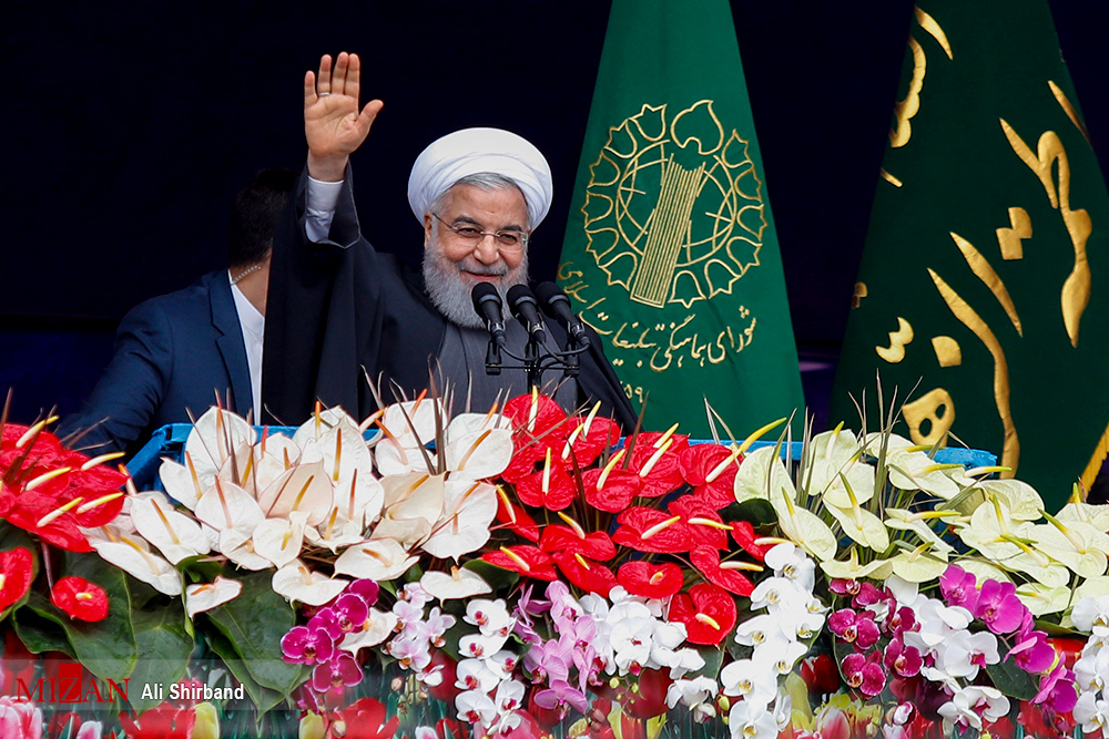 حضور دشمن‌شکن در جشن «چهل» سالگی انقلاب/ روحانی: نمی‌گذاریم آمریکا پیروز شود/ مردم: آمریکا را همچنان «طاغوت اعظم» و «تجسم شرارت» می‌دانیم  + حاشیه‌ها و تصاویر