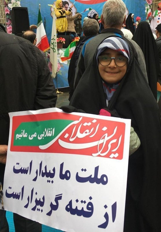 فرزندان شهدای مدافع حرم در راهپیمایی ۲۲ بهمن