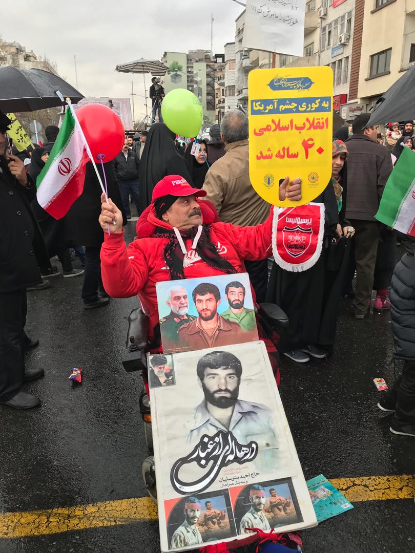 حضور دشمن‌شکن در جشن «چهل» سالگی انقلاب/ روحانی: نمی‌گذاریم آمریکا پیروز شود/ مردم: آمریکا را همچنان «طاغوت اعظم» و «تجسم شرارت» می‌دانیم  + حاشیه‌ها و تصاویر