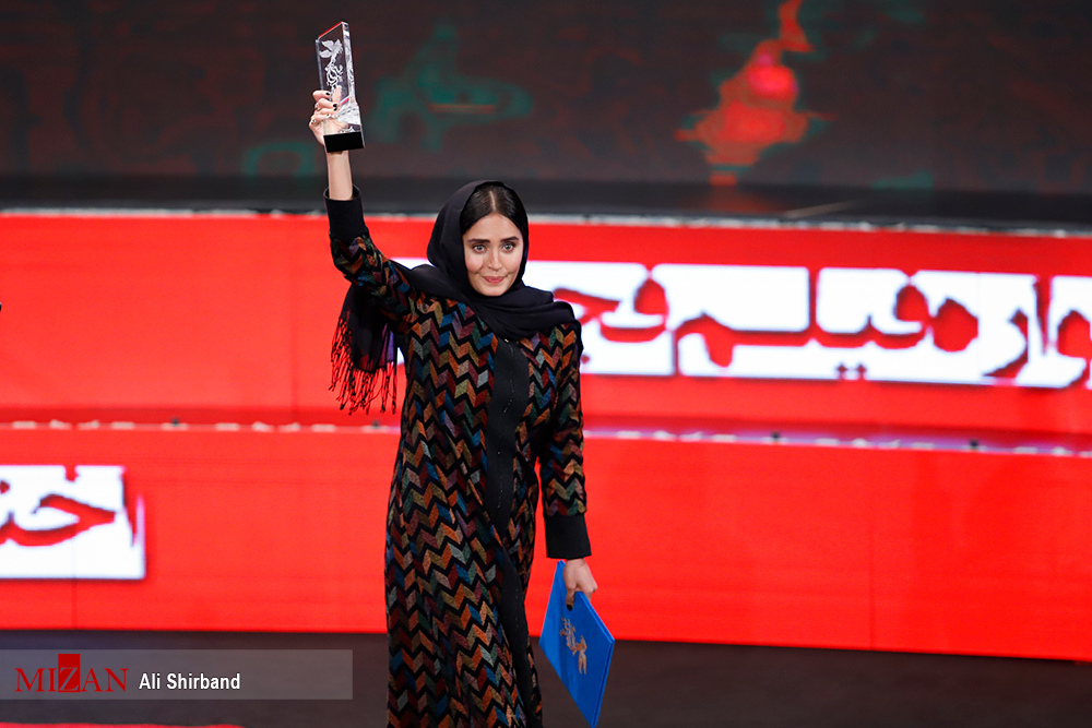 فهرست کامل برگزیدگان سیوهفتمین جشنواره فیلم فجر فهرست کامل برگزیدگان سیوهفتمین جشنواره فیلم فجر