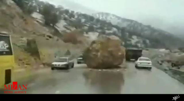 سقوط سنگ غول پیکر در جاده یاسوج
