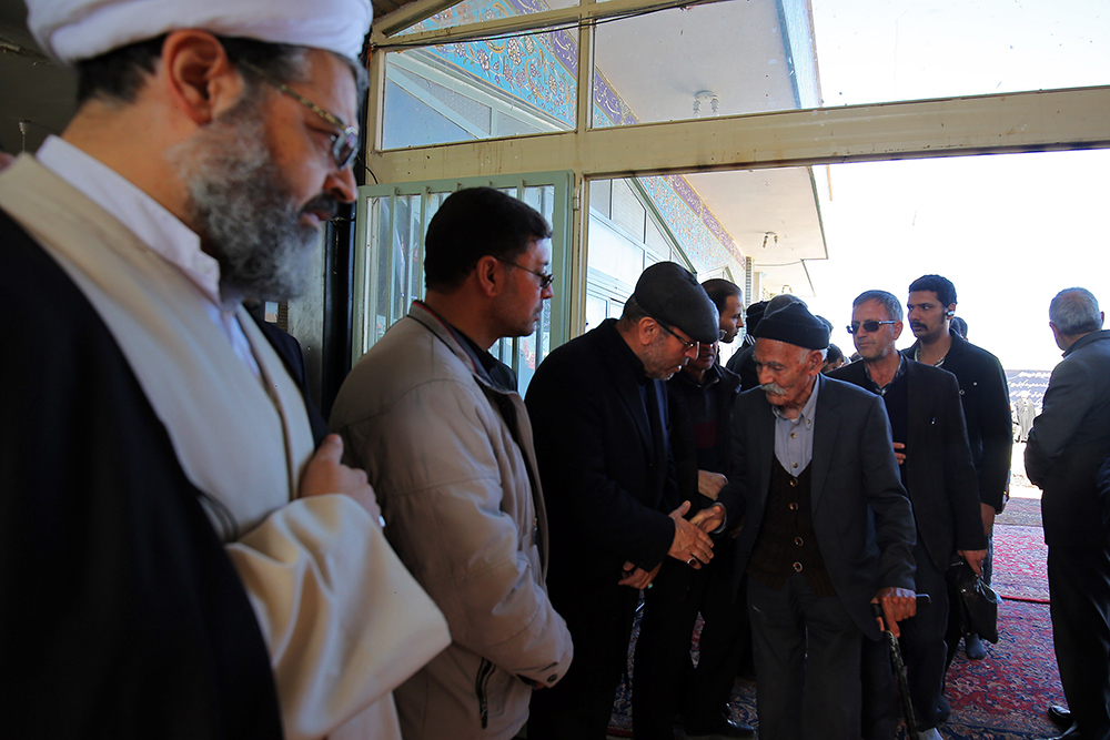 رهبر انقلاب درگذشت اخوی و برخی بستگان آقای دهقان را تسلیت گفتند/ تصاویر برگزاری مراسم ترحیم در روستای پوده رهبر انقلاب درگذشت اخوی و برخی بستگان آقای دهقان را تسلیت گفتند/ تصاویر برگزاری مراسم ترحیم در روستای پوده