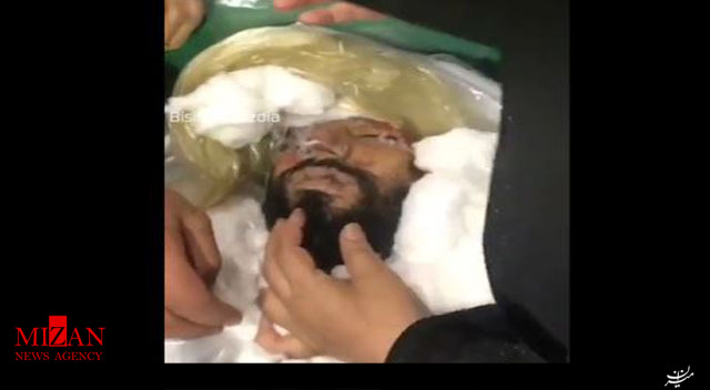 وداع تلخ مادر یکی از شهدای حادثه تروریستی زاهدان با فرزندش وداع تلخ مادر یکی از شهدای حادثه تروریستی زاهدان با فرزندش