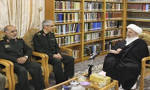آیت‌الله مکارم‌شیرازی: تعجب می‌کنیم از کسانی که در گوشه و کنار از مذاکره دم می‌زنند