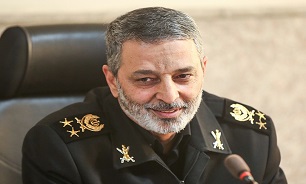 سرلشکر موسوی از تیپ ۳۹۲ زرهی دشت آزادگان بازدید کرد