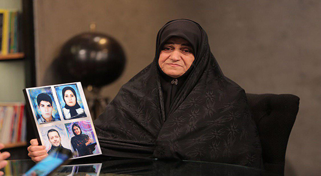 مادر شهیده فائزه منصوری: نمیخواهم زحمات نرگس آبیار را نادیده بگیرم، اما واقعیت این نبود مادر شهیده فائزه منصوری: نمیخواهم زحمات نرگس آبیار را نادیده بگیرم، اما واقعیت این نبود