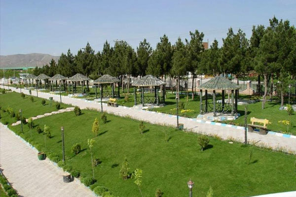 سرانه فضای سبز باید به حداقل ۱۵ متر مربع برسد/ پرهیز از توسعه و کاشت گیاهان و درختان آب بر