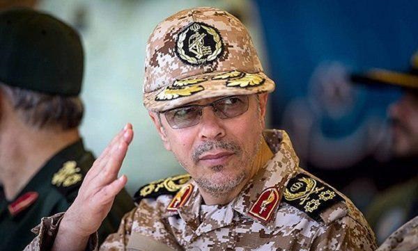 مراسم دانش‌آموختگی دانشجویان دافوس ارتش با حضور سرلشکر باقری برگزار شد