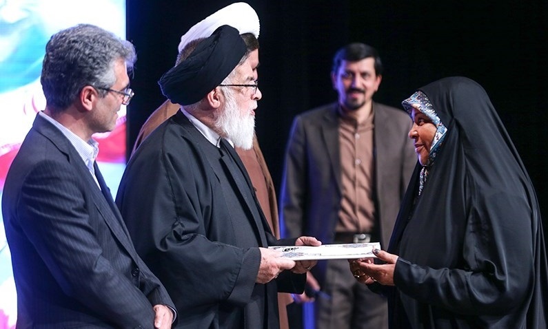 زیبایی‌های بلوچستان‎/ بازار در تب و تاب ماهی قرمز/ سبزی بهار در ساحل پارسیان/ بازدید فعالان ضد جنگ آمریکایی از باغ موزه قصر