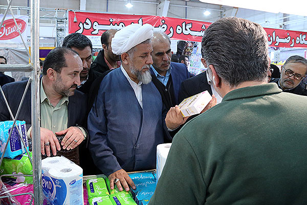بازدید مسئولان قضایی استان قزوین از نمایشگاه بهاره/ نظارت بر روند قیمت گذاری، عرضه و توزیع کالاها