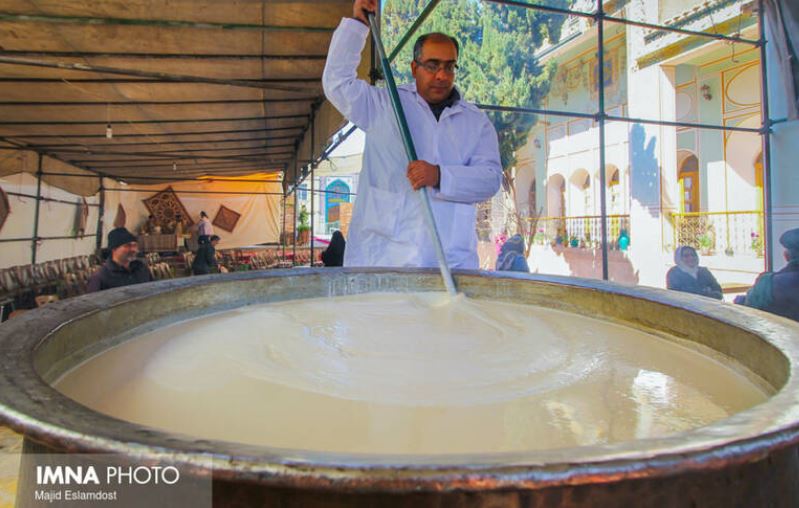 تصاویری از مراسم پخت سمنو در عمارت هنرمند تصاویری از مراسم پخت سمنو در عمارت هنرمند