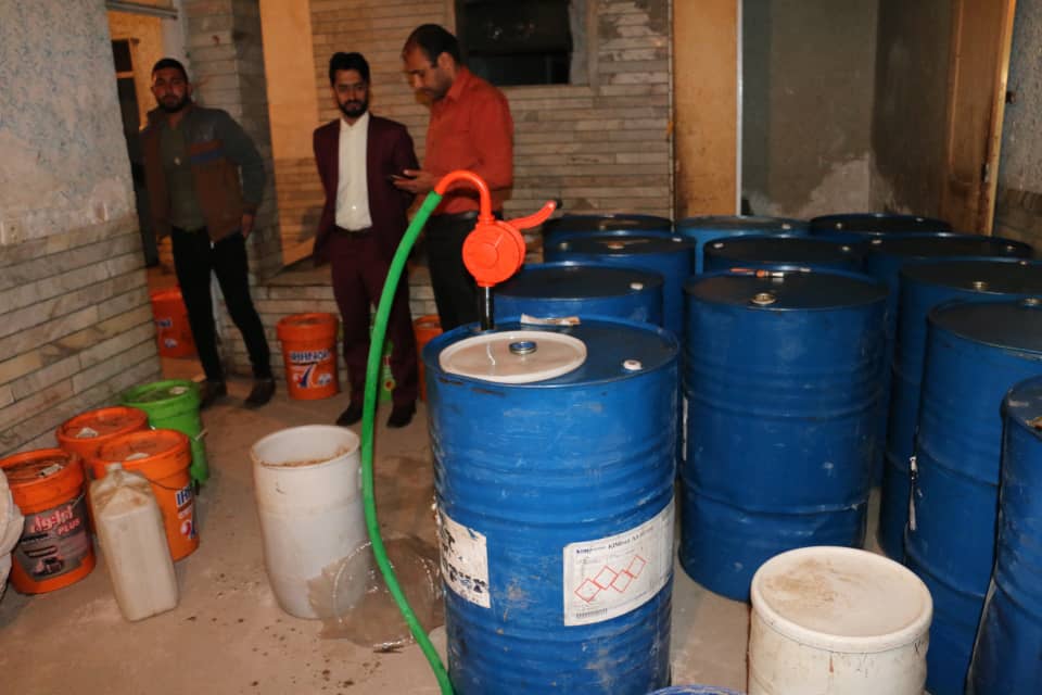 یک کارگاه تولید سم غیر مجاز کشاورزی در شهرستان زرند شناسایی و پلمب شد یک کارگاه تولید سم غیر مجاز کشاورزی در شهرستان زرند شناسایی و پلمب شد