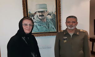 فرمانده کل ارتش با خانواده شهید فلاحی دیدار کرد