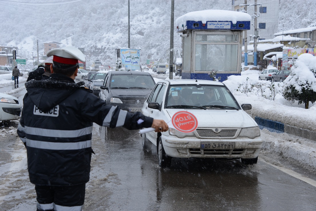 محور هراز بازگشایی شد / بارش سنگین برف در ارتفاعات محورهای کوهستانی مازندران