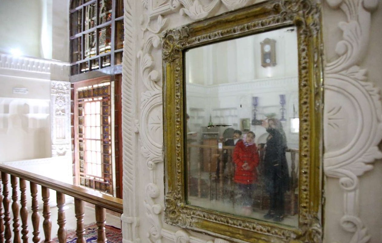 مسافران نوروزی در عمارت آصف وزیری+ تصاویر مسافران نوروزی در عمارت آصف وزیری+ تصاویر