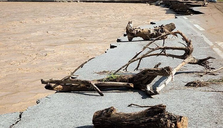 خسارات سیل به جاده خرم آباد خسارات سیل به جاده خرم آباد