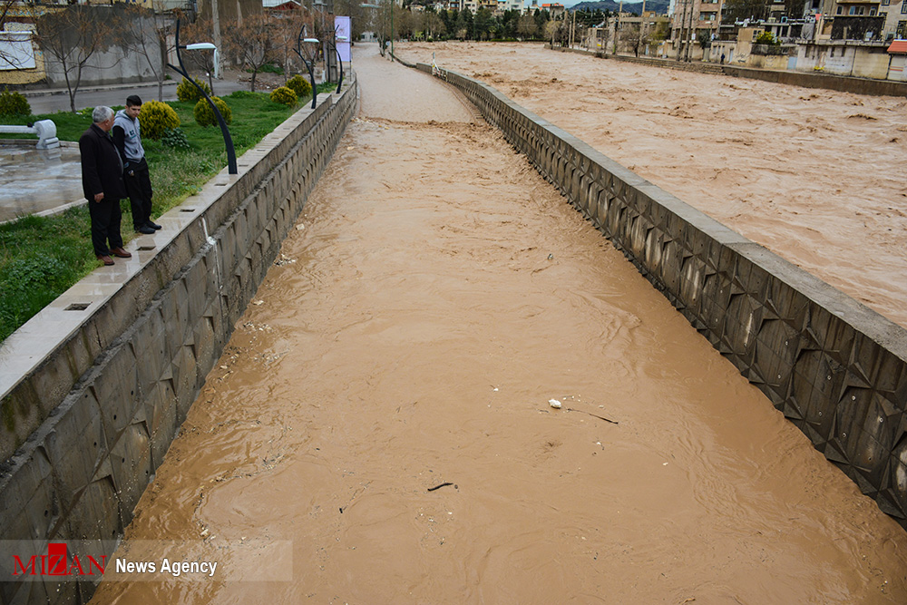 فروکش کردن سیلاب در لرستان/۷۳ نفر از مناطق سیل زده نجات یافتتد/دستور تخلیه روستاهای اطراف رودخانه کرخه فروکش کردن سیلاب در لرستان/۷۳ نفر از مناطق سیل زده نجات یافتتد/دستور تخلیه روستاهای اطراف رودخانه کرخه