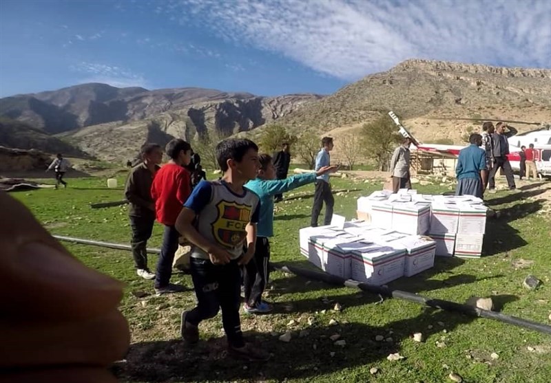 امدادرسانی هوایی به روستاهای سیلزده کهگیلویه و بویراحمد + تصویر امدادرسانی هوایی به روستاهای سیلزده کهگیلویه و بویراحمد + تصویر