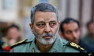 فرمانده کل ارتش از مناطق سیل‌زده چم‌مهر، معمولان و پلدختر لرستان بازدید کرد