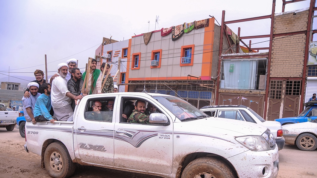 کمک نیم میلیاردی طلاب به سیل زدگان کمک نیم میلیاردی طلاب به سیل زدگان