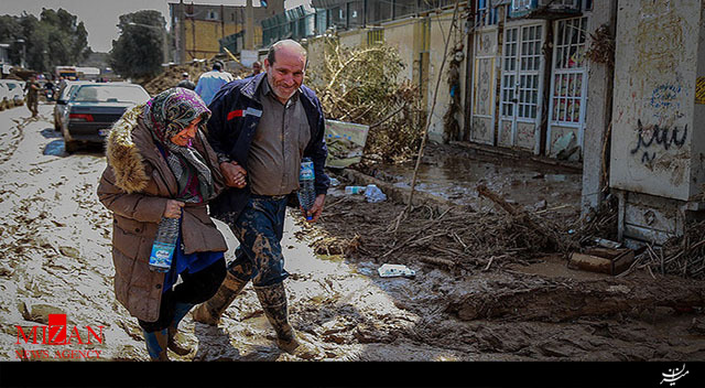 حضور شبانه تیم های جهادی در محله سازمانی پلدختر حضور شبانه تیم های جهادی در محله سازمانی پلدختر