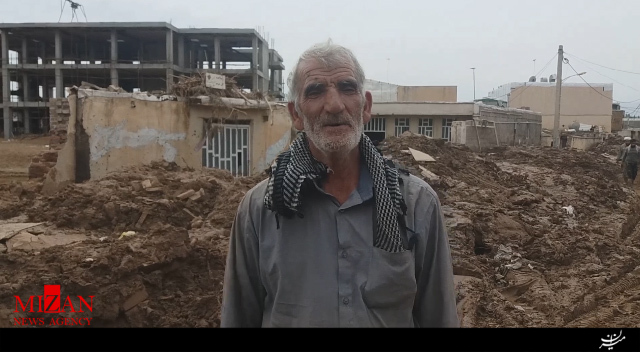 پیرمردی که به تنهایی برای امداد به پلدختر سفر کرده است پیرمردی که به تنهایی برای امداد به پلدختر سفر کرده است