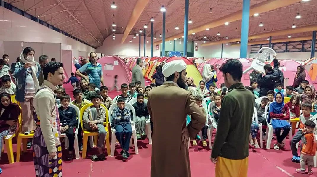 طلاب فعال در مناطق سیل زده + تصاویر