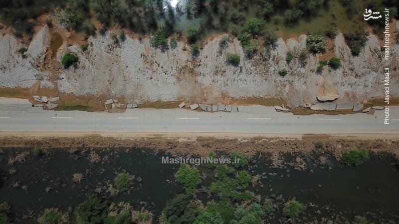 نمایی هوایی از تخریب جاده شوش به شوشتر در سیل خوزستان نمایی هوایی از تخریب جاده شوش به شوشتر در سیل خوزستان