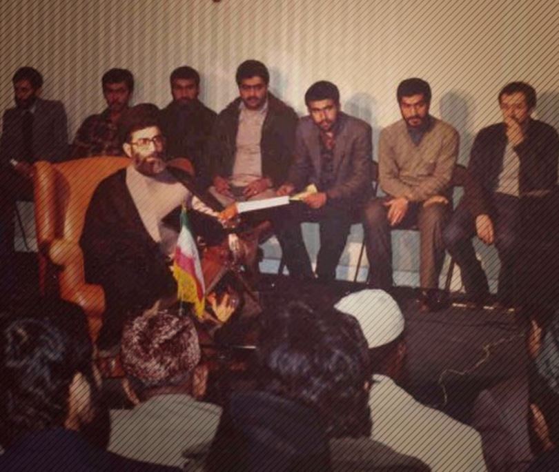 تصویری قدیمی از حضور رهبر انقلاب در نخستین دوره مسابقات قرآن کریم تصویری قدیمی از حضور رهبر انقلاب در نخستین دوره مسابقات قرآن کریم