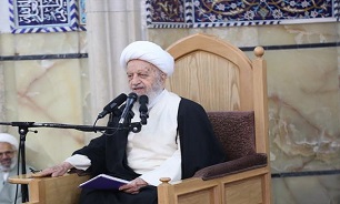 گرفتن پول از مردم و دادن بخشی از آن تحت عنوان جایزه، قمار و حرام است/ کشور اسلامی جای اینگونه برنامه‌ها نیست